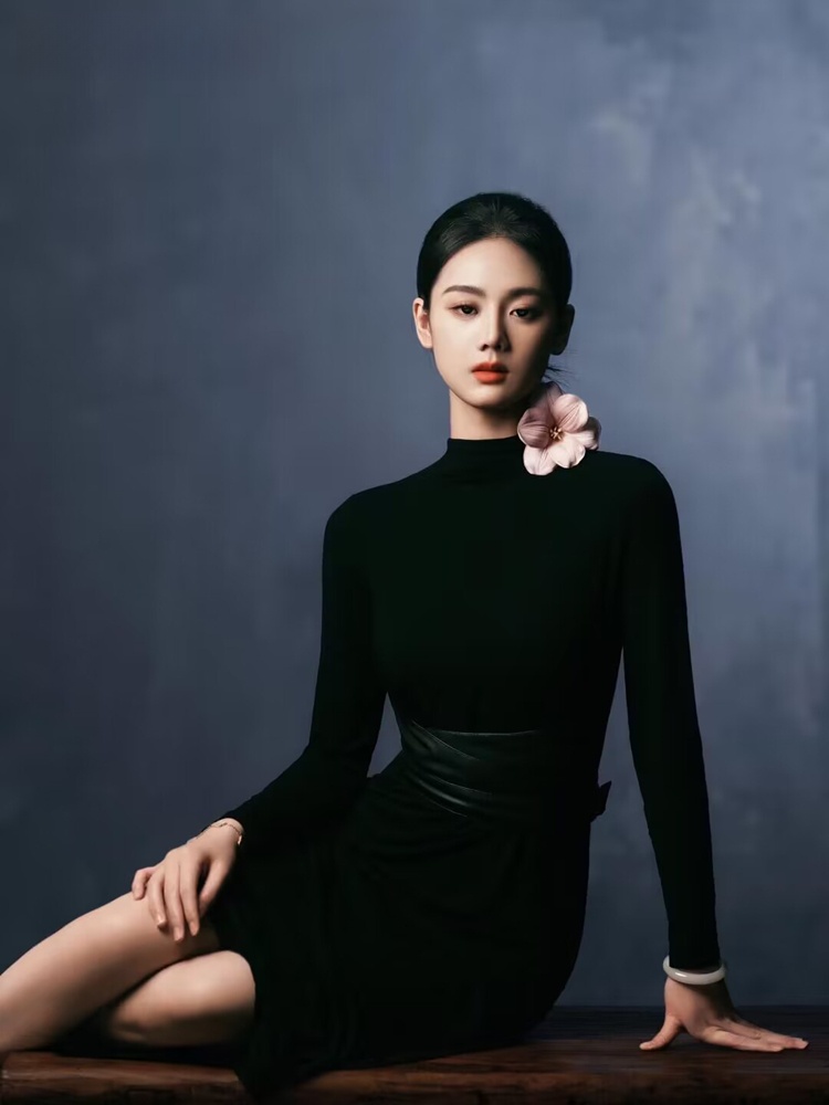 Ethnic Fashion Photography - Nova Moda 2026: Vestido Preto Simples